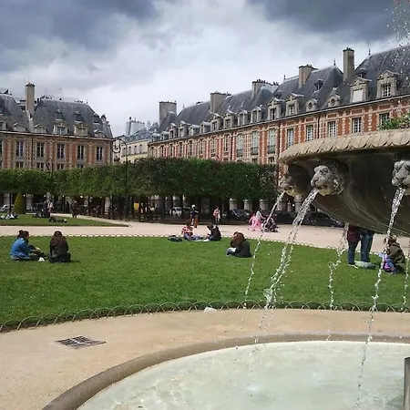 Cozy Bastille With Balcony