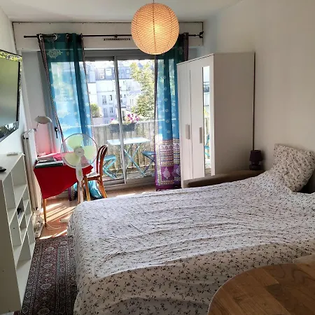 Cozy Bastille With Balcony Апартаменты *